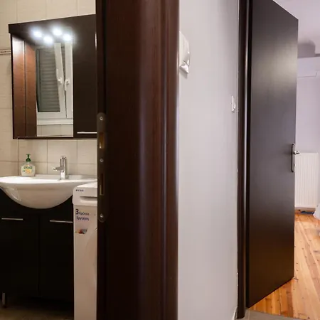 Modern & Cozy In The Center Апартаменты *